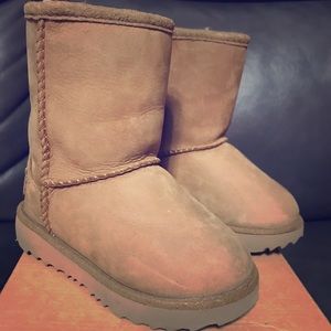 Classic Short Uggs Size 7 Toddler